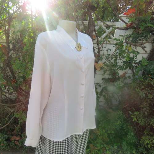 Smart long sleeve off-white top. Button down with satin covered buttons/shirt collar.Size 40. M.H.