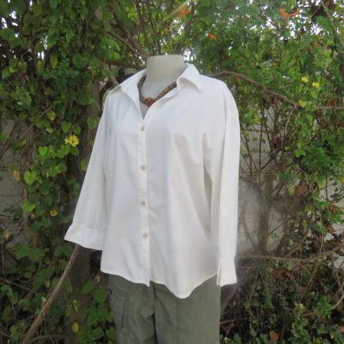 CAMOUFLAGE casual gear white ladies oversized size 40/16 shirt. Stretch polycotton. Good condition.