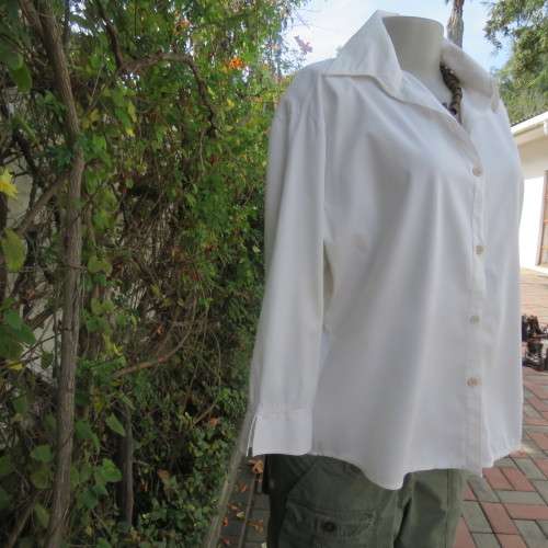 CAMOUFLAGE casual gear white ladies oversized size 40/16 shirt. Stretch polycotton. Good condition.