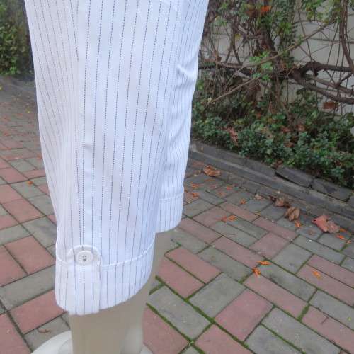 Smart white cropped pants with black broken vertical stripes. Stretch cotton. Size 34/10 by EXACT.