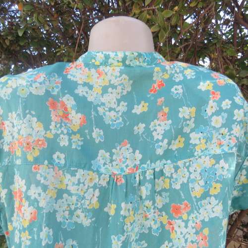 Cool summer 100% cotton turquoise top yellow/orange daisies. By PROMOD France. Size 38/14.As new
