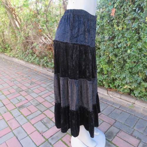 Beautiful tiered black polycotton stretch velvet skirt. Elasticated waist. Mini lining. Size 38/40.