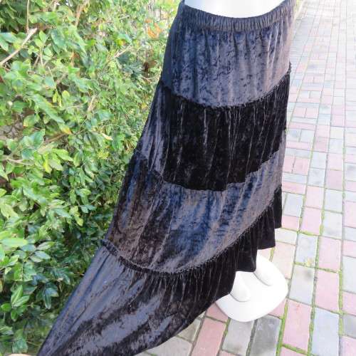 Beautiful tiered black polycotton stretch velvet skirt. Elasticated waist. Mini lining. Size 38/40.