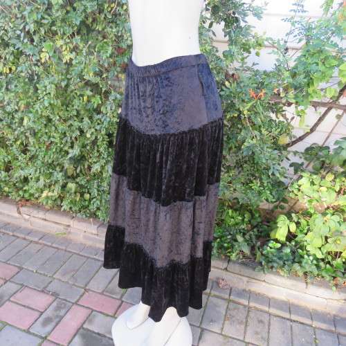Beautiful tiered black polycotton stretch velvet skirt. Elasticated waist. Mini lining. Size 38/40.