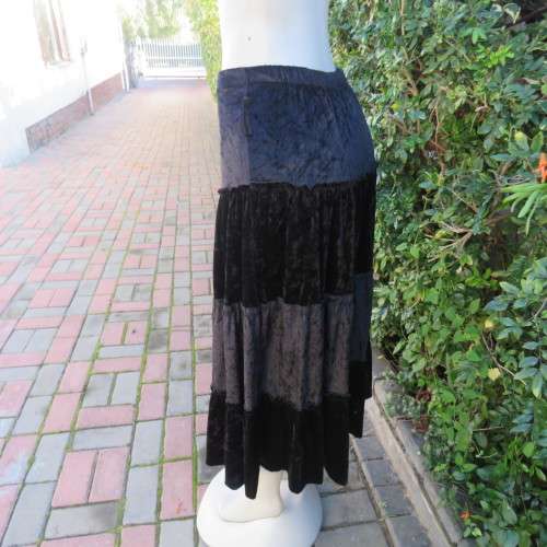Beautiful tiered black polycotton stretch velvet skirt. Elasticated waist. Mini lining. Size 38/40.