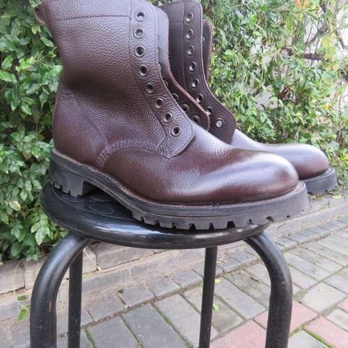 As new pair SADF brown genuine leather army boots. Size 7. Army size 255. Issued 1997 by DWS.