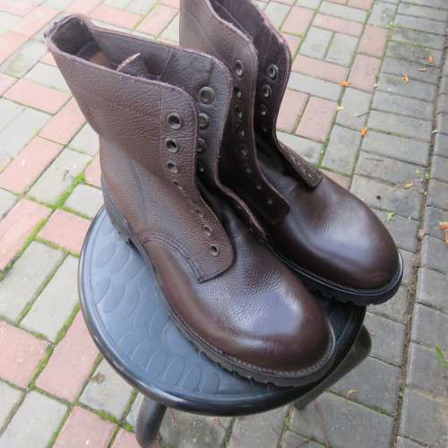 As new pair SADF brown genuine leather army boots. Size 7. Army size 255. Issued 1997 by DWS.
