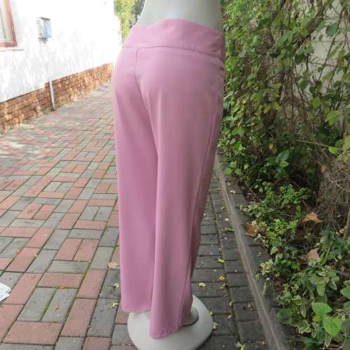 Dusty pink straight legged dress pants in rich polyester blends. Some stretch. Size 34/10. As new.