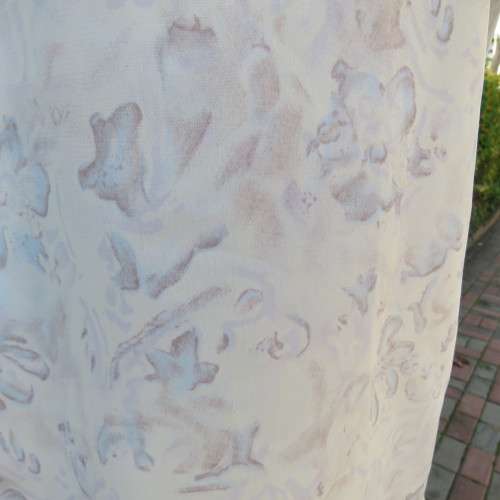 Twin set top in soft lilac and white floral patterns.. Size 36/12 by NADA. Very good condition.