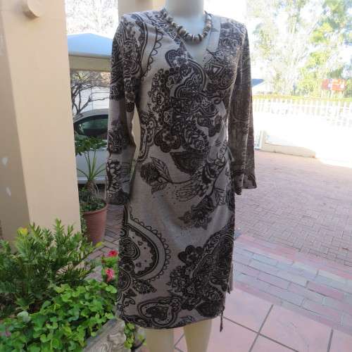 Beautiful grey/black baroque patterned fold over long sleeve dress. Stretch jersey fabric.Size 36/12