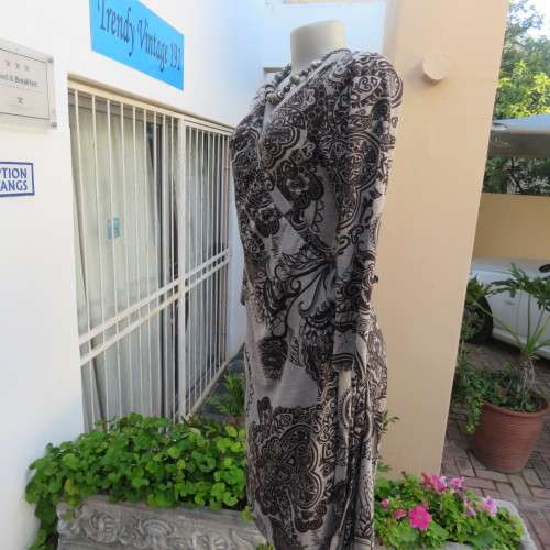 Beautiful grey/black baroque patterned fold over long sleeve dress. Stretch jersey fabric.Size 36/12