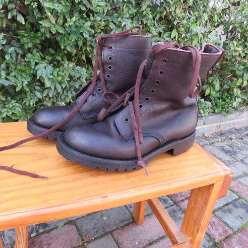 As new pair SADF genuine leather brown boots size 7 army size 255W issued 1997 by DWS.With laces