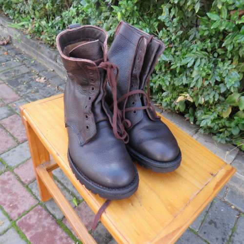 Pair as new SADF brown genuine leather army boots size 7 army size 255W issued 1998 by BAGSHAW