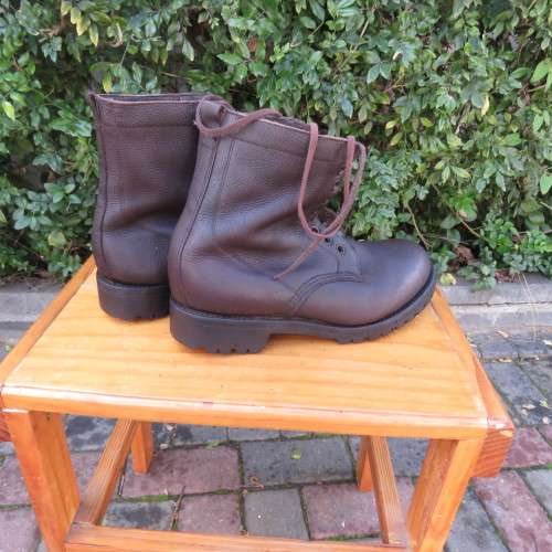 Pair,as new, SADF brown genuine leather army boots size 7 army size 255W issued 1998 by BAGSHAW.