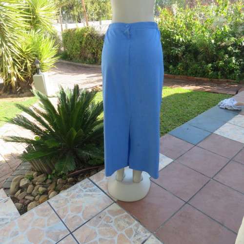 High waisted boutique made cobalt blue pencil skirt size 40/16. Elastic in side waist.Back zip/slit.