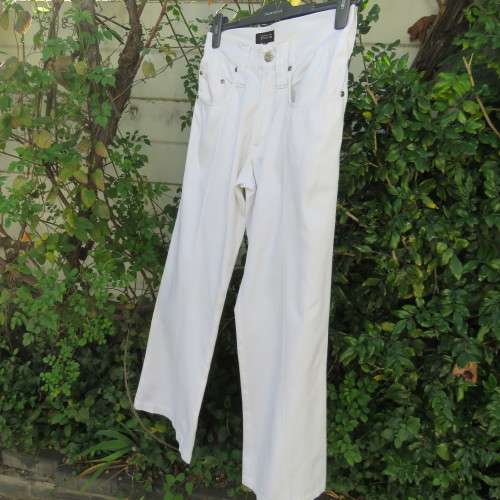 Handsome white Men`s pants by TRUWORTHS Man size 28/71. Cotton with some stretch. As new