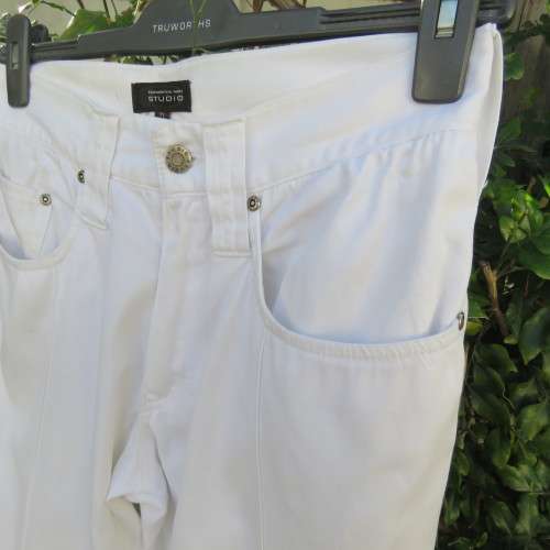 Handsome white Men`s pants by TRUWORTHS Man size 28/71. Cotton with some stretch. As new