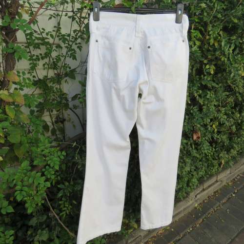 Handsome white Men`s pants by TRUWORTHS Man size 28/71. Cotton with some stretch. As new