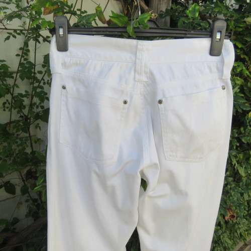 Handsome white Men`s pants by TRUWORTHS Man size 28/71. Cotton with some stretch. As new