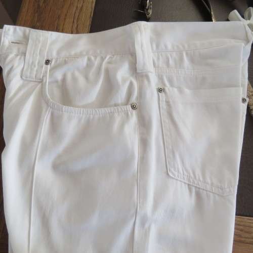 Handsome white Men`s pants by TRUWORTHS Man size 28/71. Cotton with some stretch. As new