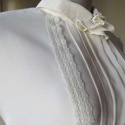 Romantic long sleeve cream polyester blouse from 80`s. Tucked seams front.Size 38/14. Very good cond