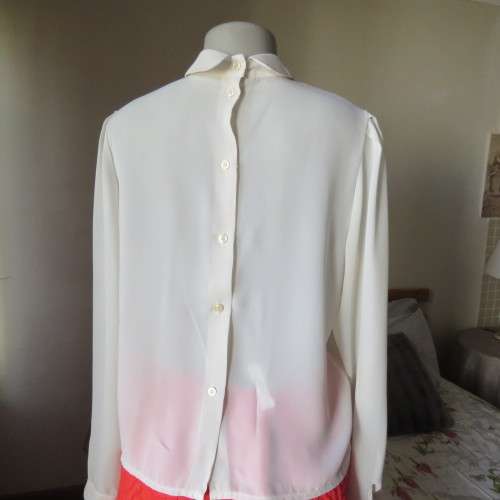 Romantic long sleeve cream polyester blouse from 80`s. Tucked seams front.Size 38/14. Very good cond
