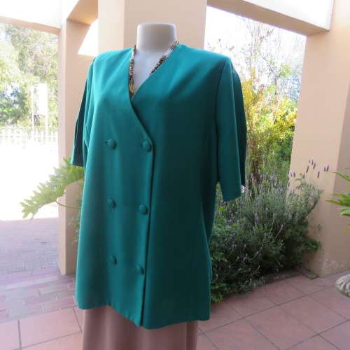Smart double breast jade colour short sleeve boutique made V front jacket. Size 42/18. New cond.