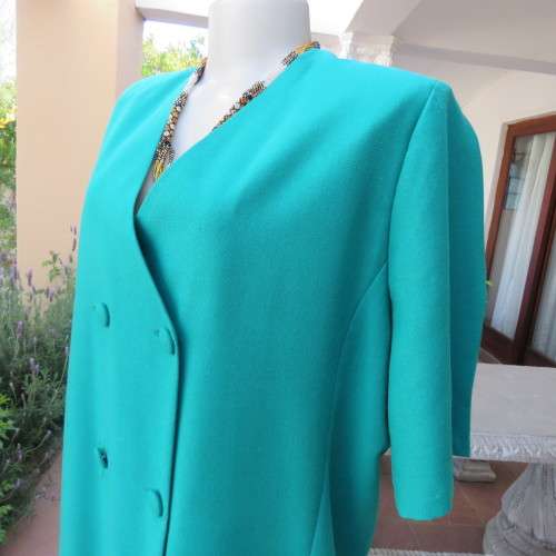 Smart double breast jade colour short sleeve boutique made V front jacket. Size 42/18. New cond.