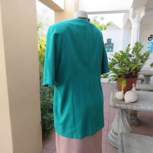 Smart double breast jade colour short sleeve boutique made V front jacket. Size 42/18. New cond.