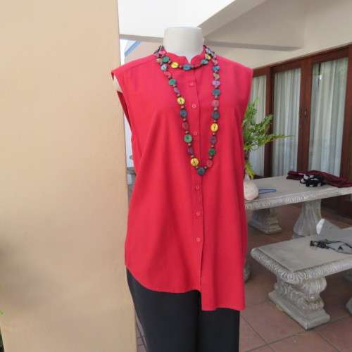 Fiery red sleeveless button down top with mandarin collar by WOOLWORTHS size 38/14. Viscose/cotton.