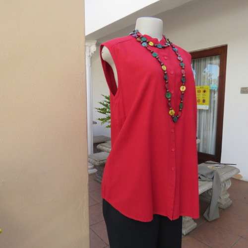 Fiery red sleeveless button down top with mandarin collar by WOOLWORTHS size 38/14. Viscose/cotton.