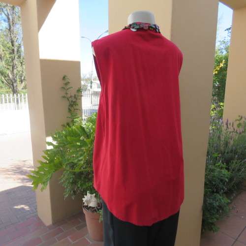 Fiery red sleeveless button down top with mandarin collar by WOOLWORTHS size 38/14. Viscose/cotton.