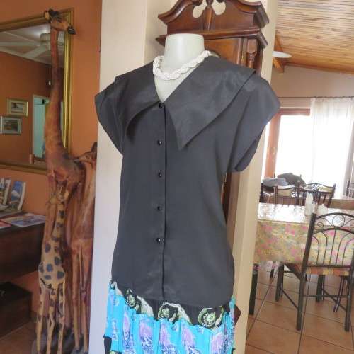 Lovely black silky polyester button down top. Tiny cut-on sleeves. Wide pointed collar. Size 40/16.