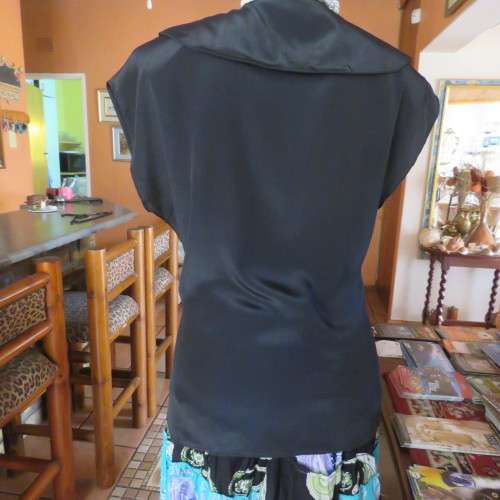 Lovely black silky polyester button down top. Tiny cut-on sleeves. Wide pointed collar. Size 40/16.