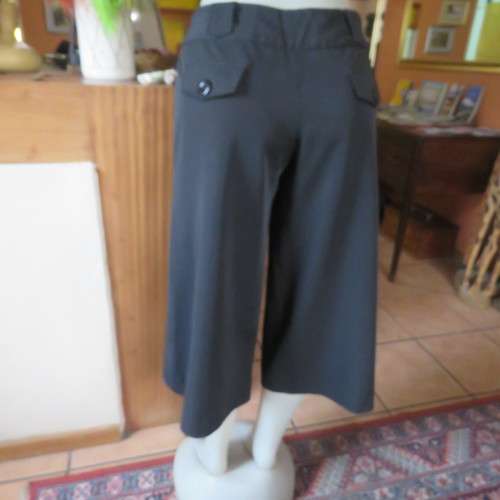 As new black stretch polyester culotte pants size 36/12 by CONNECTION. Dummy pockets. Belt loops