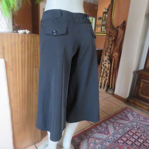 As new black stretch polyester culotte pants size 36/12 by CONNECTION. Dummy pockets. Belt loops