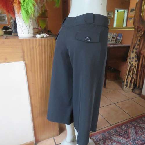 As new black stretch polyester culotte pants size 36/12 by CONNECTION. Dummy pockets. Belt loops