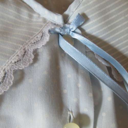 Cool summer dacron nighty in baby blue/white dots size 44/20. Pretty striped collar. Front opening.
