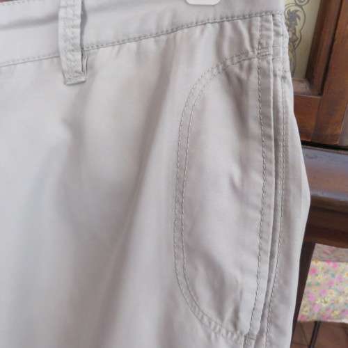 Men`s wheat colour light weight polyester shorts by RELAY size 34/87cm. Pockets galore. As new cond.