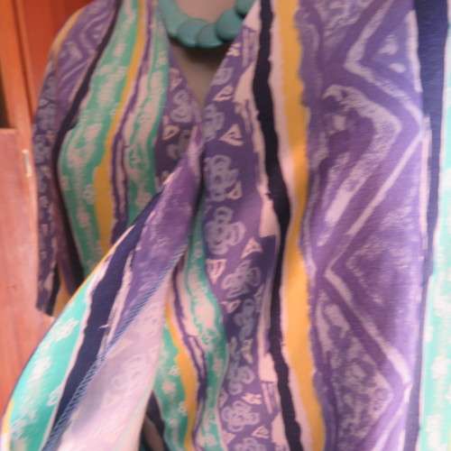 Beautiful fold over 80`s top in 100% viscose. Blue/green/yellow pattern stripes. Ties at side. 36