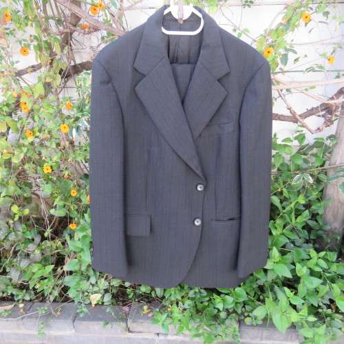 Men`s MAN about TOWN black with textured grey stripes in Trevira/wool. Jacket 42R Pants 40.As new