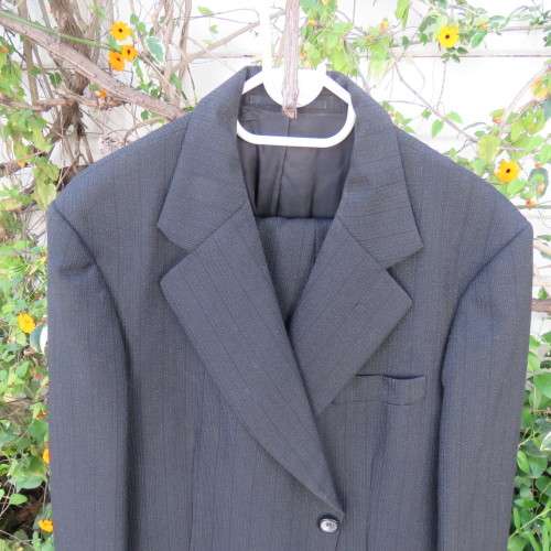 Men`s MAN about TOWN black with textured grey stripes in Trevira/wool. Jacket 42R Pants 40.As new