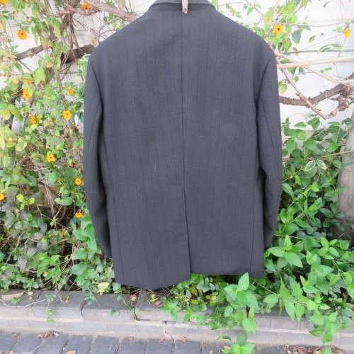 Men`s MAN about TOWN black with textured grey stripes in Trevira/wool. Jacket 42R Pants 40.As new