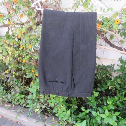 Men`s MAN about TOWN black with textured grey stripes in Trevira/wool. Jacket 42R Pants 40.As new