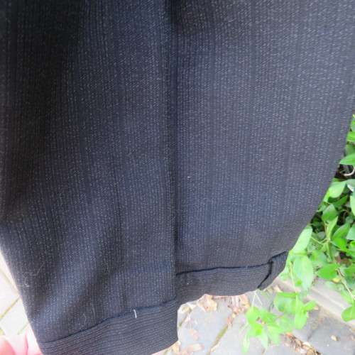 Men`s MAN about TOWN black with textured grey stripes in Trevira/wool. Jacket 42R Pants 40.As new