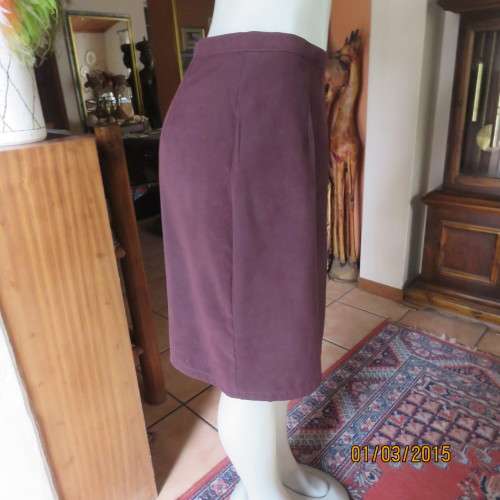 Elegant purple suede look pencil skirt just under knee length. Size 38/14. Zip at back. As new cond