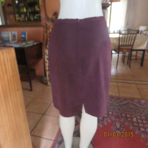 Elegant purple suede look pencil skirt just under knee length. Size 38/14. Zip at back. As new cond