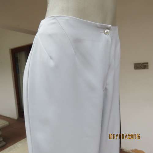 Stunning light grey ankle pants by DIJON with size 38/14 perfect fit. Bandless/front zip. New cond.
