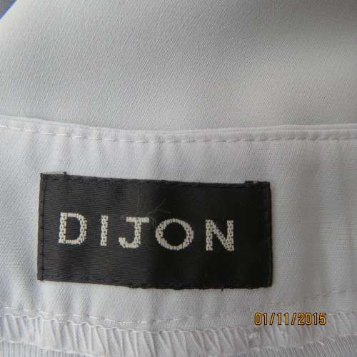 Stunning light grey ankle pants by DIJON with size 38/14 perfect fit. Bandless/front zip. New cond.