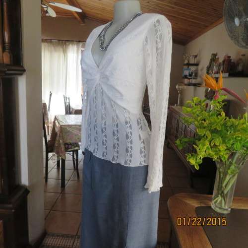 Attractive acrylic stretch lace pull over long sleeve cream top.Knot in center of lined bust.Size 37